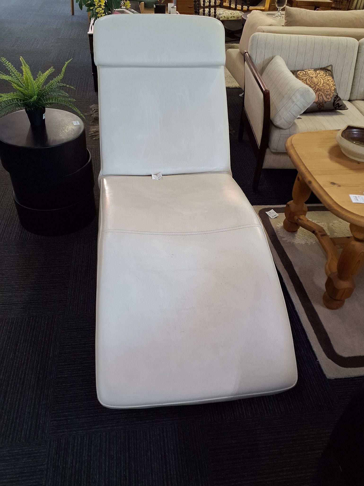 Liggestol hvid kunstlæder.